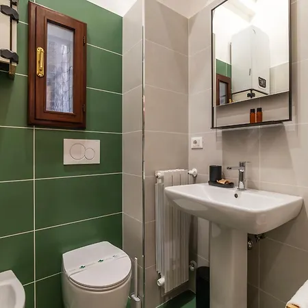 Brand New In The Heart Of Rome-for 5! Апартаменты